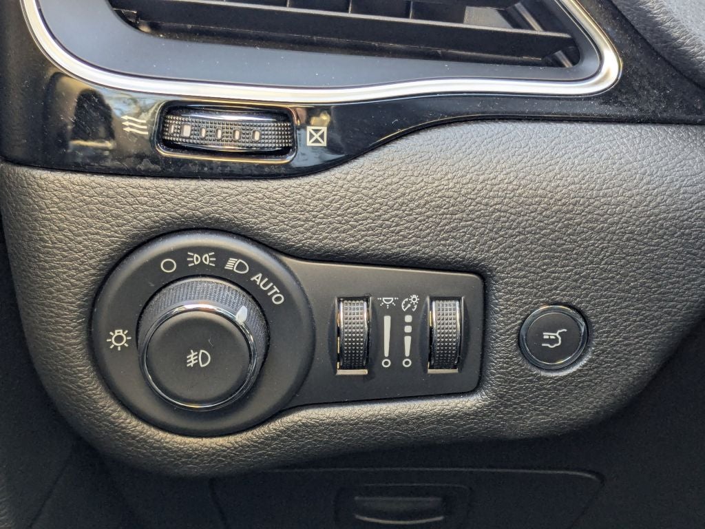 2023 Jeep Cherokee Altitude Lux 4x4