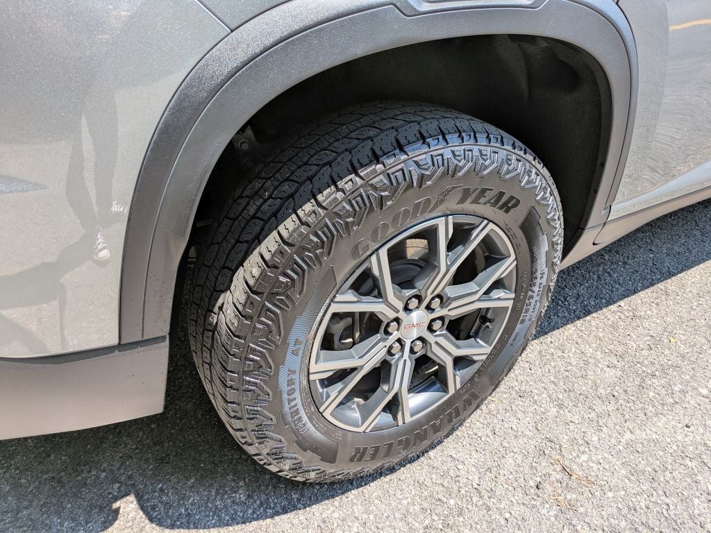 2024 GMC Acadia AT4