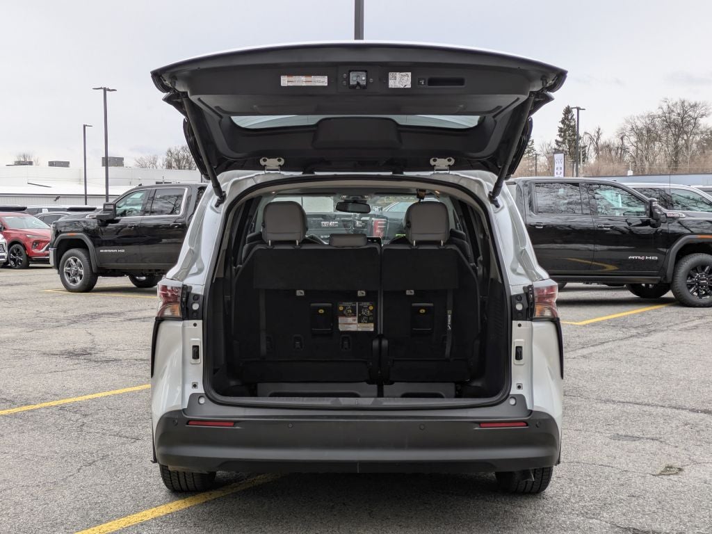 2023 Toyota Sienna XLE