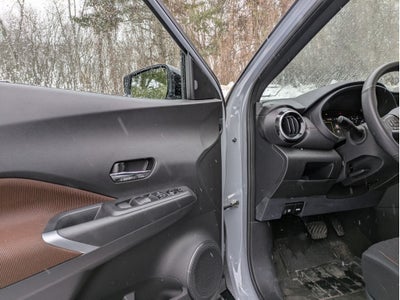 2022 Nissan Kicks SR