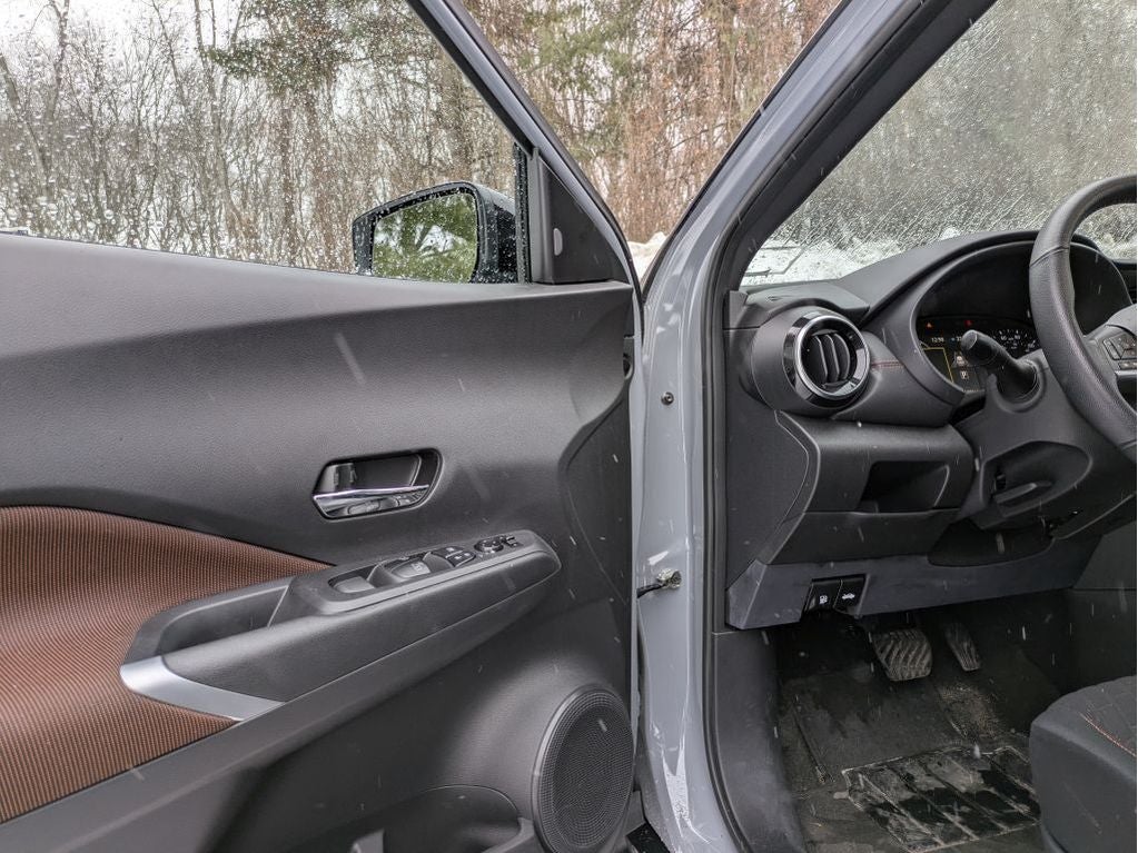 2022 Nissan Kicks SR