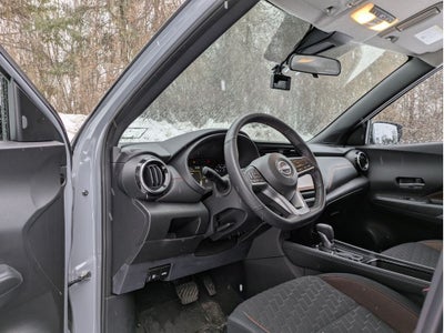2022 Nissan Kicks SR