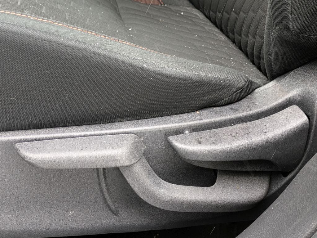 2022 Nissan Kicks SR