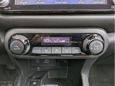 2022 Nissan Kicks SR