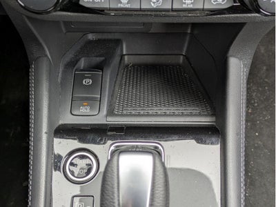 2022 Nissan Kicks SR