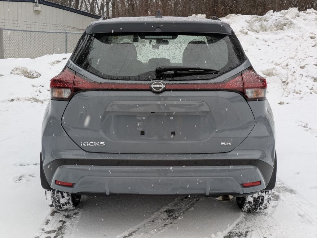 2022 Nissan Kicks SR