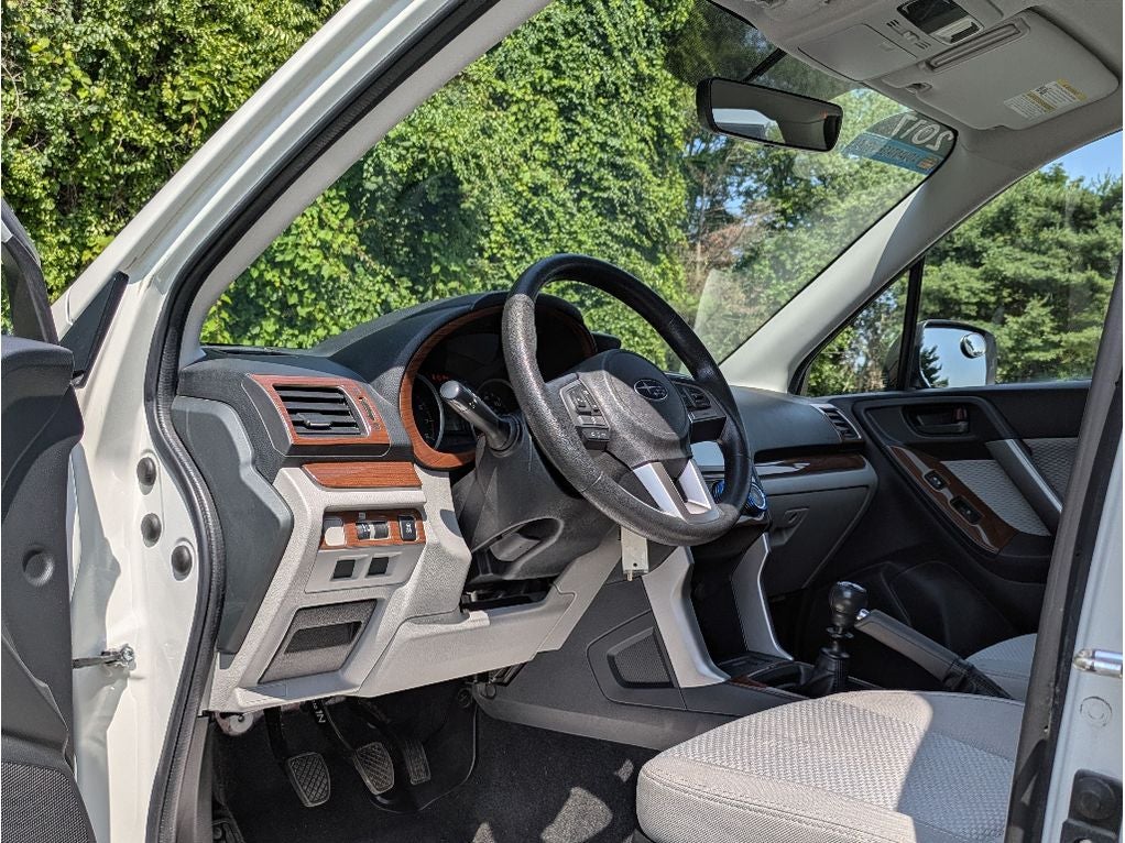 2017 Subaru Forester 2.5i (M6)
