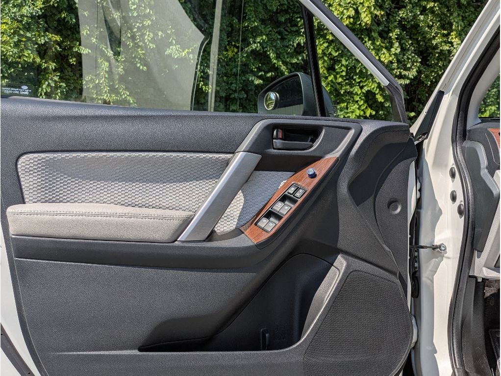 2017 Subaru Forester 2.5i (M6)