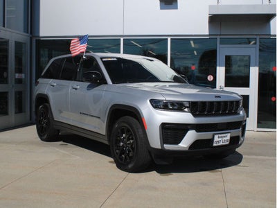 2026 Jeep Grand Cherokee Laredo Altitude