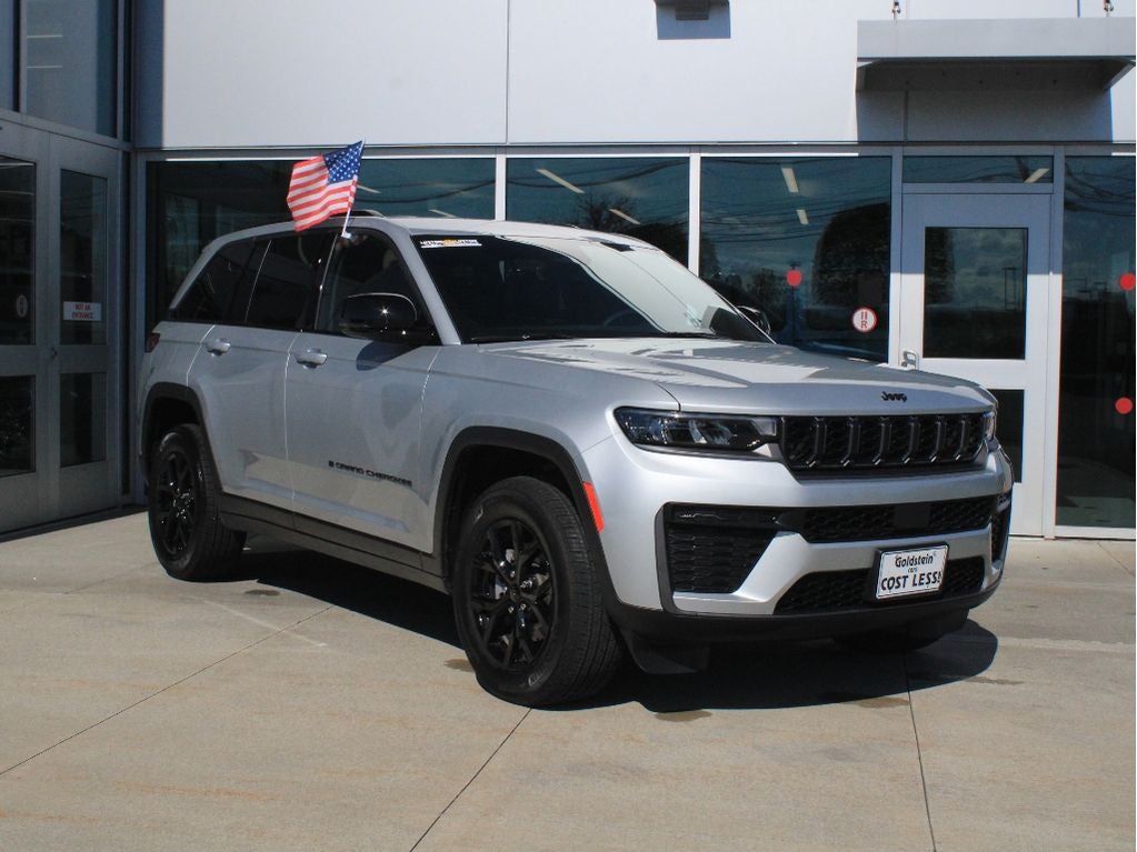 2026 Jeep Grand Cherokee Laredo Altitude