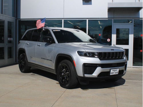 2026 Jeep Grand Cherokee Laredo Altitude