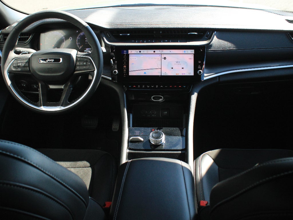 2026 Jeep Grand Cherokee Laredo Altitude