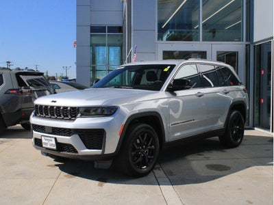 2026 Jeep Grand Cherokee Laredo Altitude