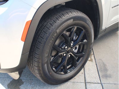 2026 Jeep Grand Cherokee Laredo Altitude