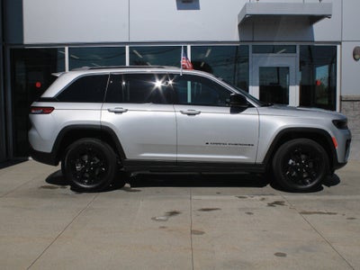 2026 Jeep Grand Cherokee Laredo Altitude