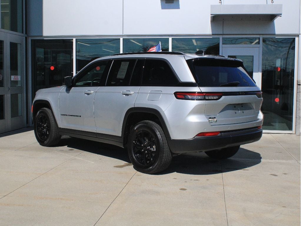 2026 Jeep Grand Cherokee Laredo Altitude