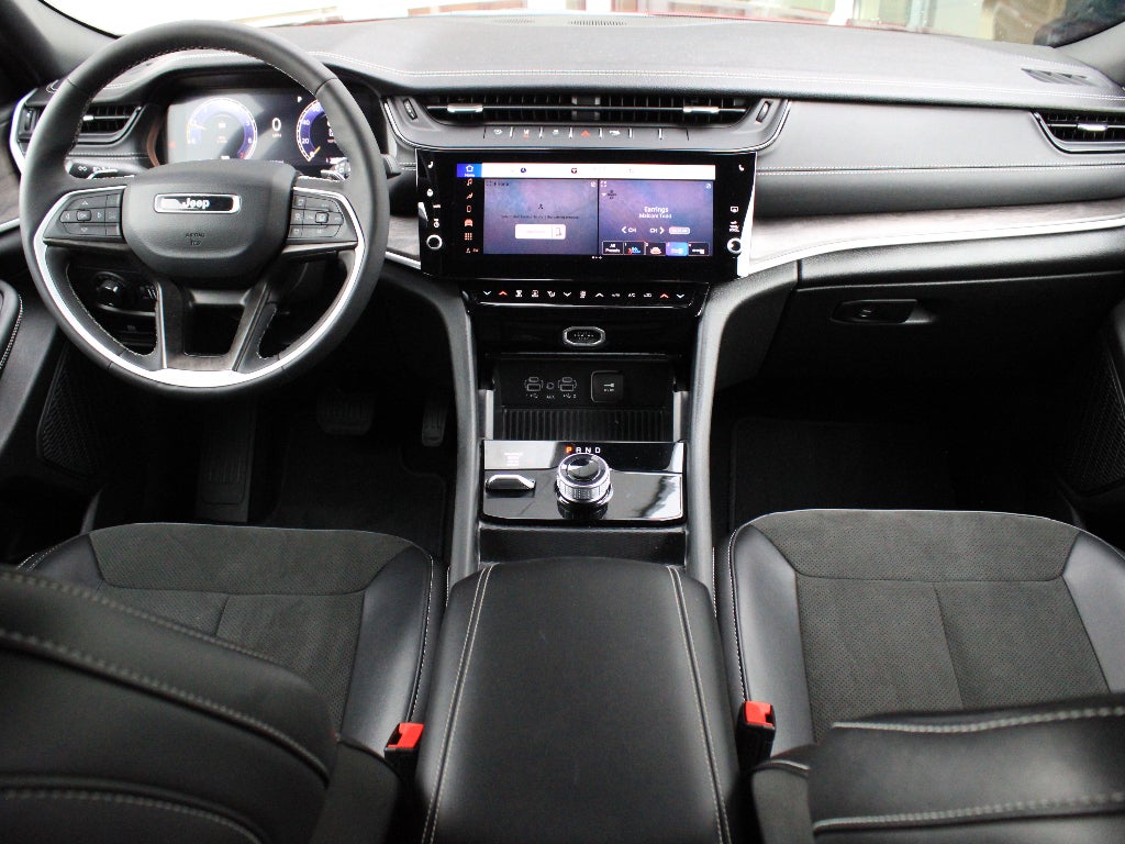 2026 Jeep Grand Cherokee Laredo Altitude