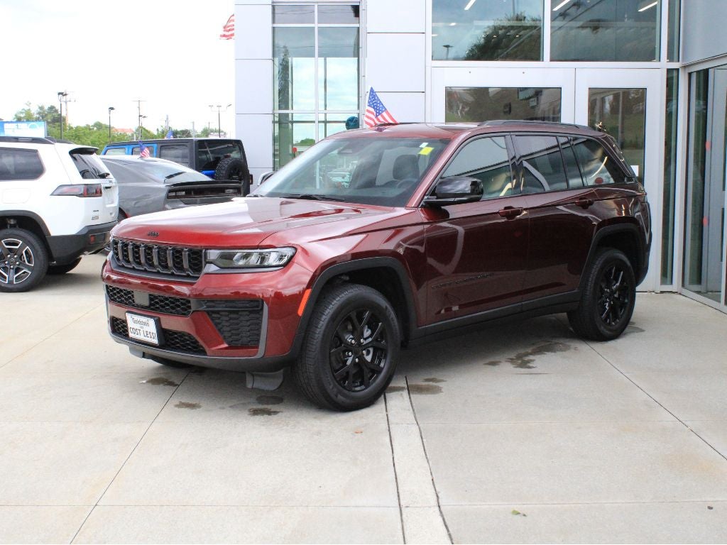 2026 Jeep Grand Cherokee Laredo Altitude