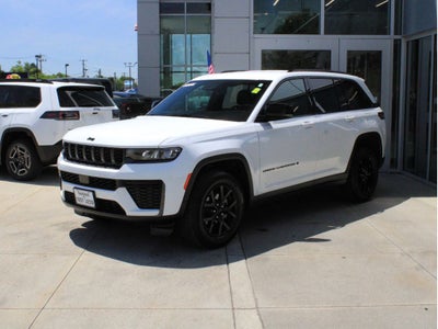 2026 Jeep Grand Cherokee Laredo Altitude