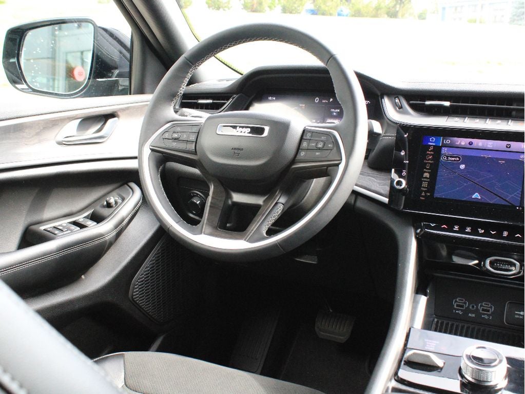 2026 Jeep Grand Cherokee Laredo Altitude