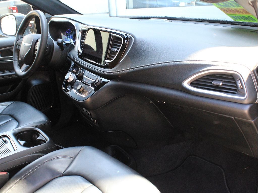 2022 Chrysler Pacifica Hybrid Touring L