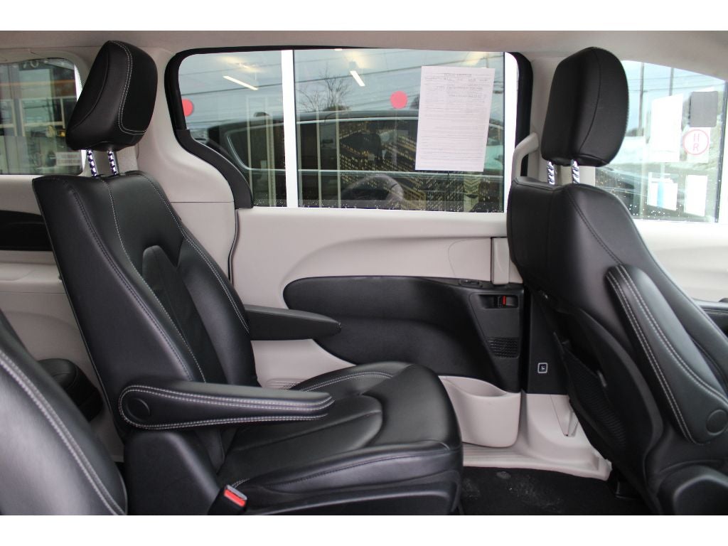 2022 Chrysler Pacifica Hybrid Hybrid Touring L