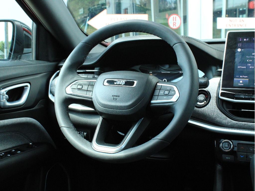 2023 Jeep Compass Latitude Lux
