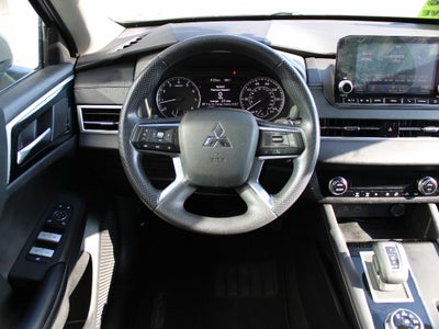 2022 Mitsubishi Outlander ES