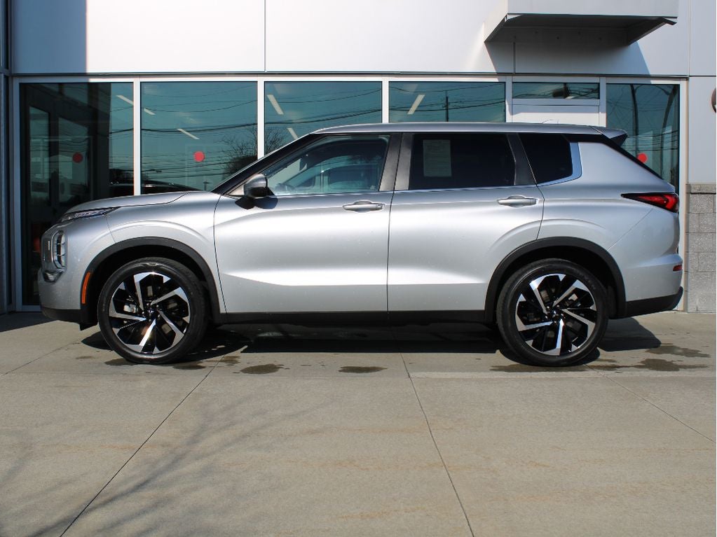 2022 Mitsubishi Outlander ES