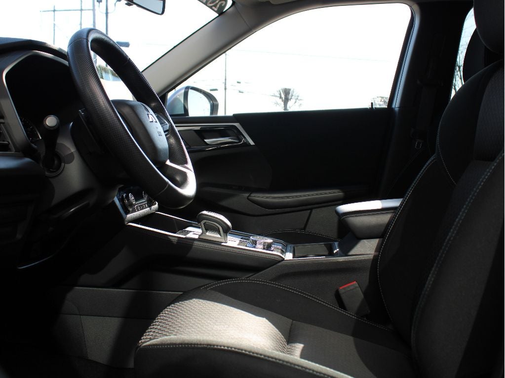 2022 Mitsubishi Outlander ES